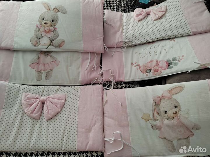 Бортики в кроватку с одеялом и подушкой