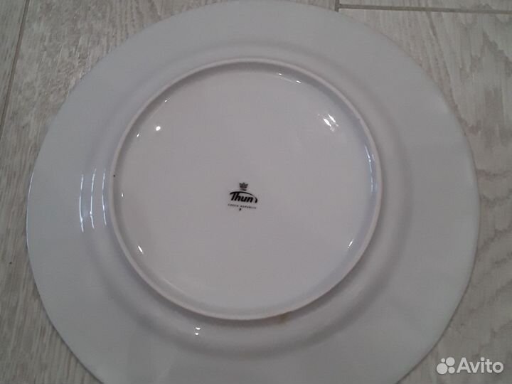 Фарфоровая тарелка