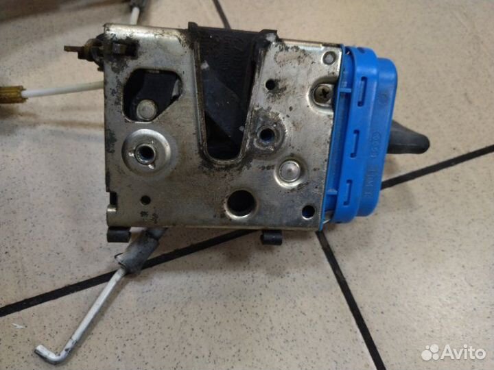 Замок дверной задний правый Audi 100 AAR 1994