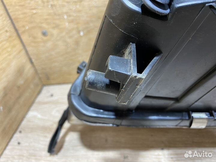 Фара правая Audi A6 C5 дорестайлинг 142443