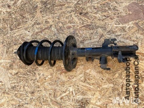 Lexus RX IV стойка амортизатора правая