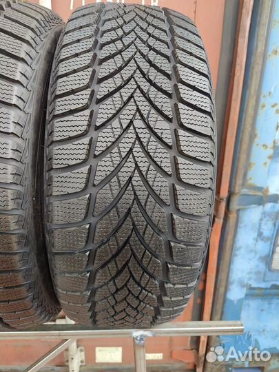Goodyear UltraGrip Ice 2 215/50 R17 95T