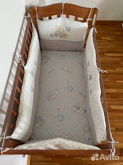 Детская кровать с маятником и матрасом