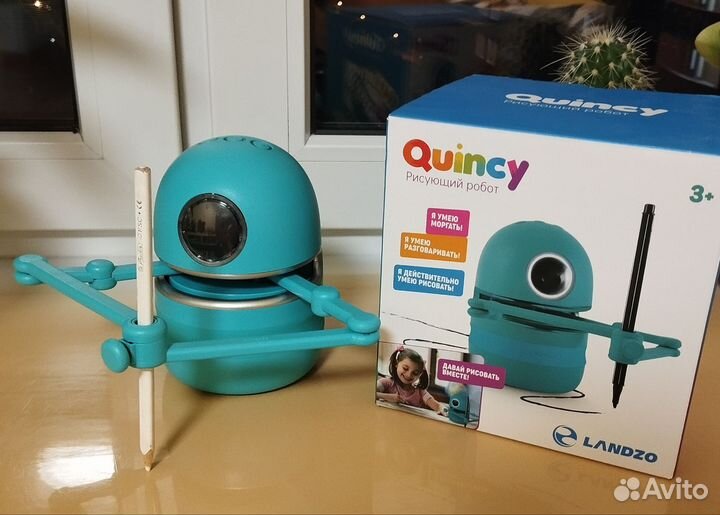Робот-художник Quincy на русском языке