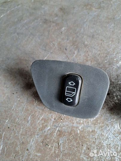 Кнопка задних стеклоподъёмников на Mercedes W210