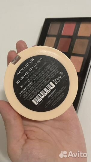 Тени для век revolution