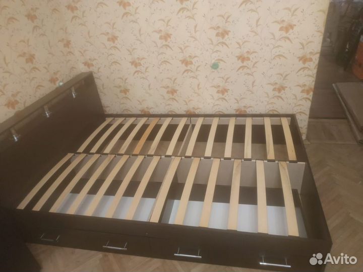 Кровать
