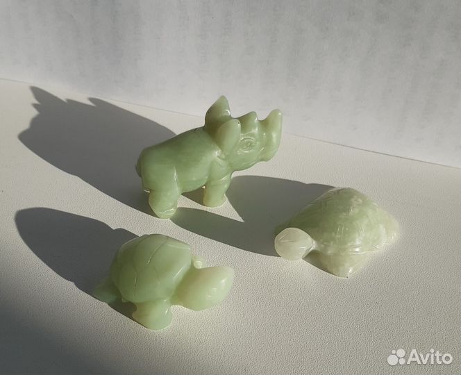 Фигурки из нефрита