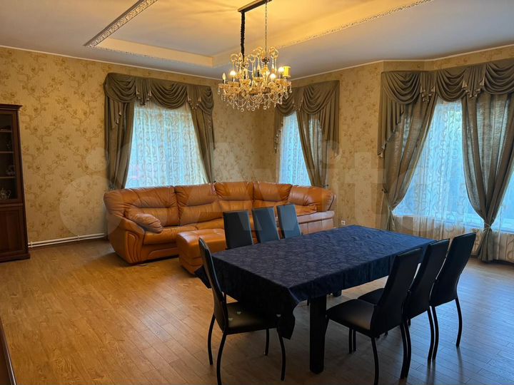 Дом 300 м² на участке 10 сот.