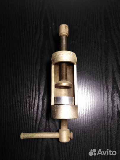 Прибор для снаряжения патронов