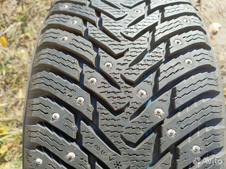 Nokian Tyres Hakkapeliitta 8 215/55 R16 97L