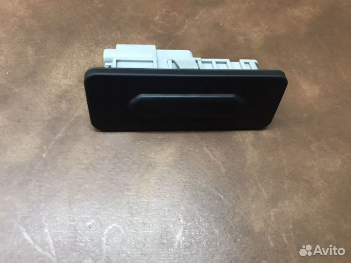 Кнопка открывания багажника Лада Гранта