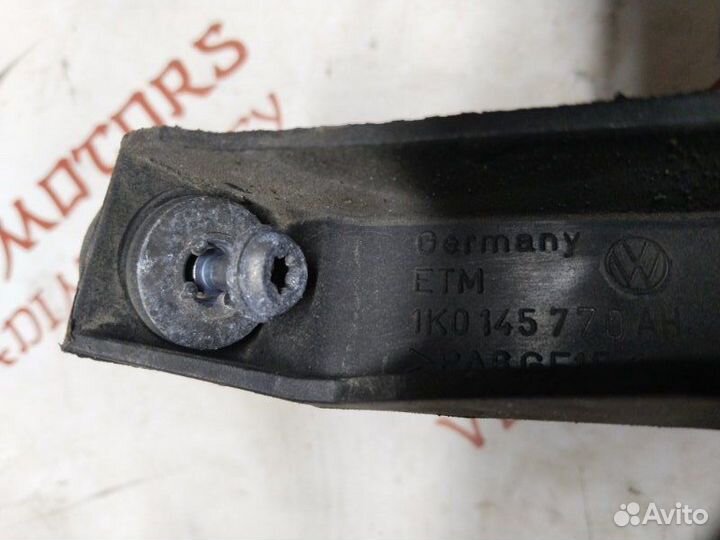 Патрубок интеркулера Volkswagen Tiguan cawa 2010