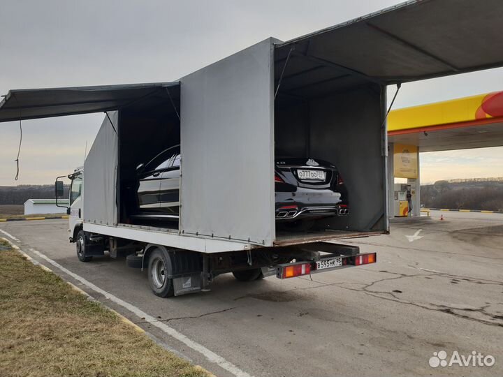 Крытый эвакуатор-автовоз