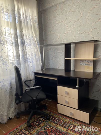 Компьютерный стол и стул