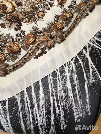 Платок с бахромой