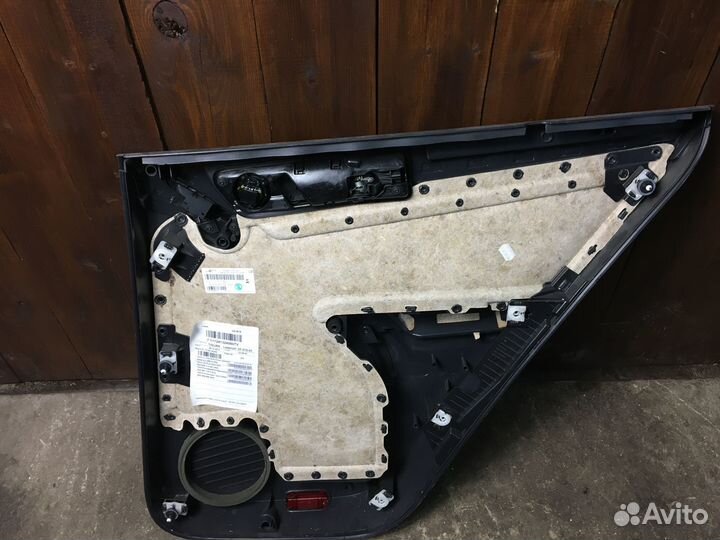 Обшивка двери задней левой Volkswagen Tiguan 08-17