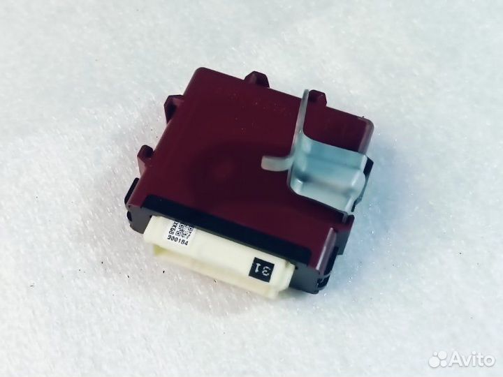 Блок управления корректора фар Toyota Wish ZNE10