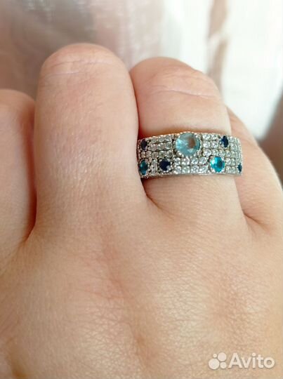 Серебряное кольцо с топазами и сапфирами