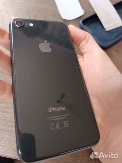 Телефон iPhone 8