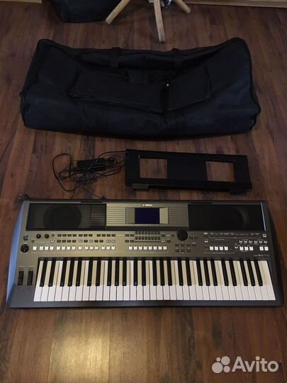 Синтезатор, аранжировочная станция Yamaha PSR-S670