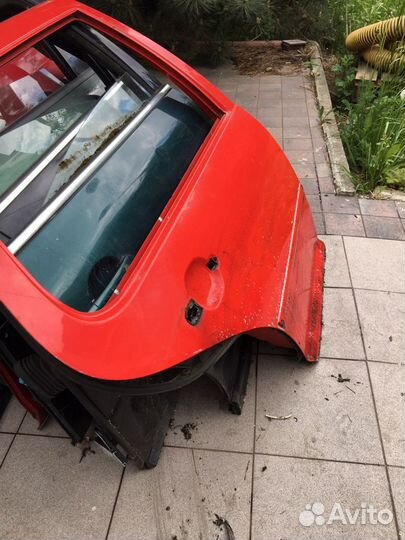 Задняя правая дверь Volkswagen golf 4(цвет красный
