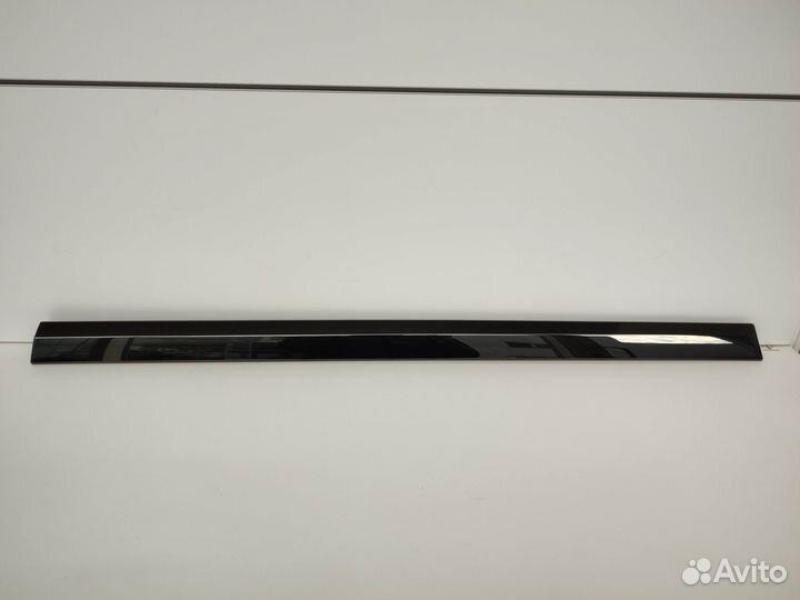 Накладка зад. двери прав. BMW 51138091890