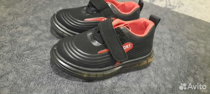 Кроссовки детские