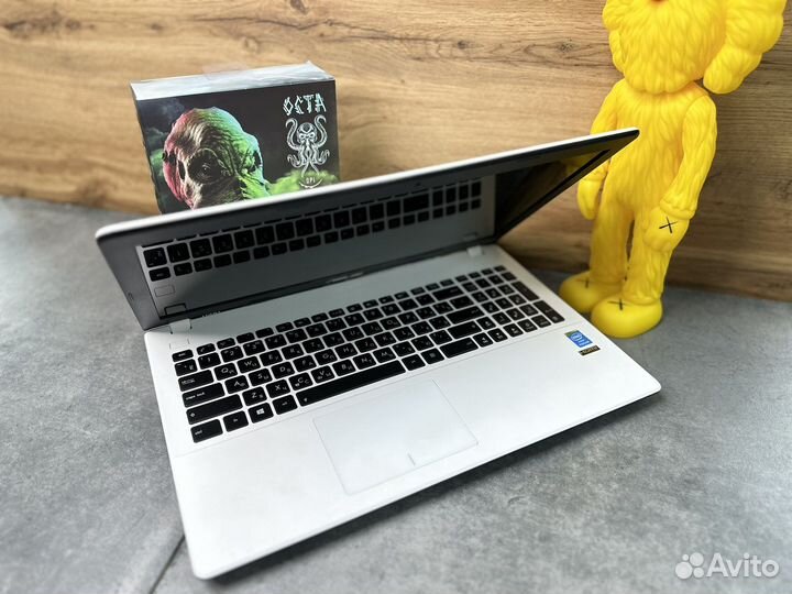 Ноутбук asus X551C RAM 4GB/Intel 2117U/SSD 128gb
