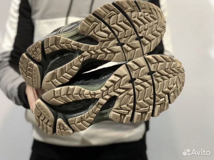 Кроссовки Asics долговечные