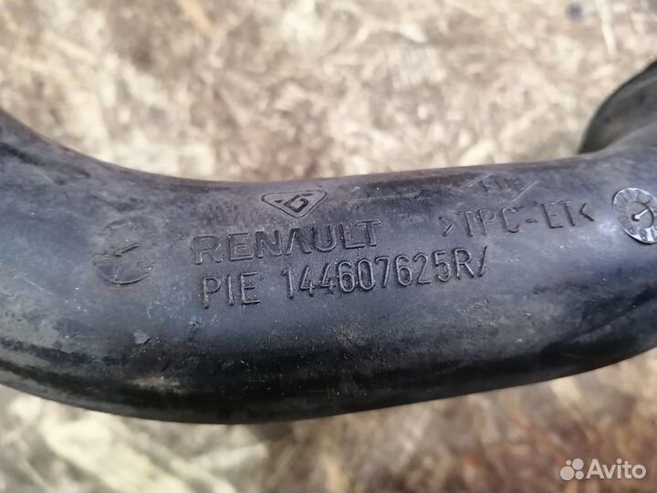 Патрубок Интеркуллера Рено дастер 144607625R