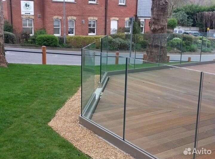 Безрамные стеклянные ограждения террас