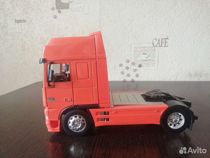 Модель тягач DAF 1/32