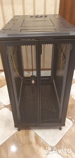 Телекоммуникационный шкаф 22 юнита