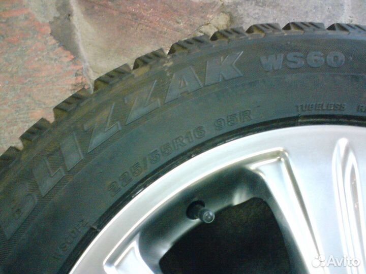 R16 Bridgestone Blizzak WS-60 225/55, PCD 5x112 DIA 66.56