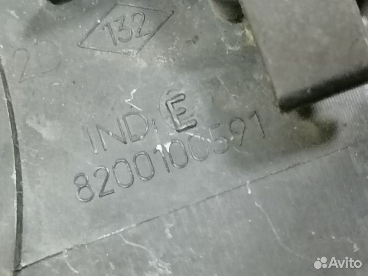 Накладка петли капота Renault Megane II 2003-2009