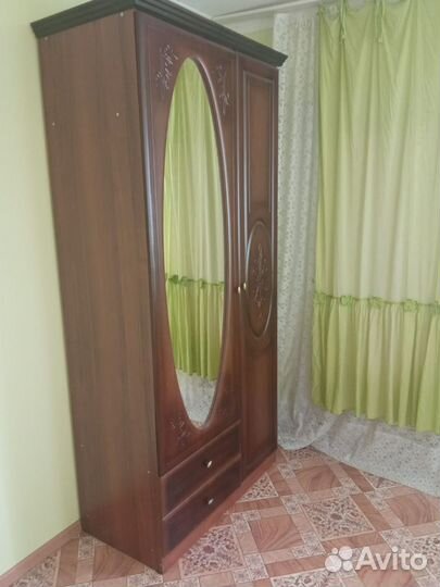 Шкаф распашной с зеркалом бу