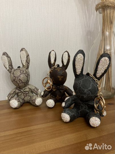 Брелок бренд подарок