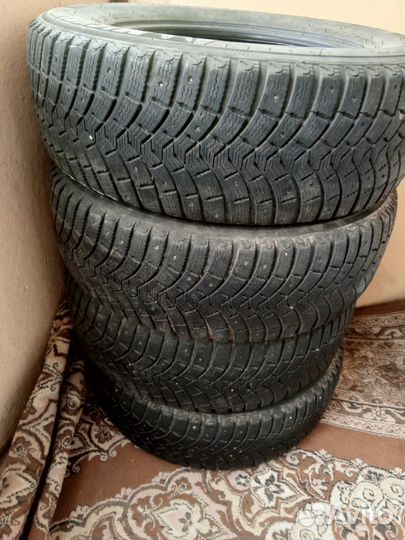 Michelin 4X4 A/T 235/65 R17