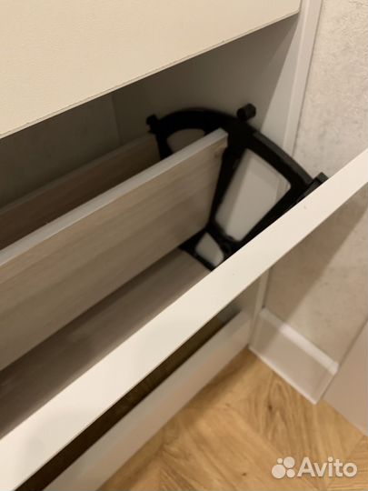 Обувница белая