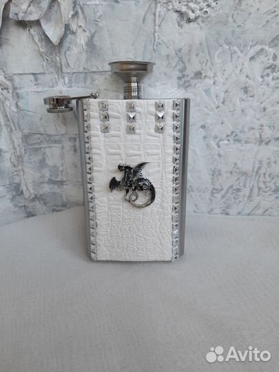 Фляжка с декором