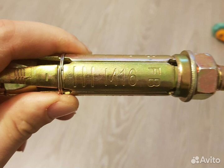 Анкерный болт