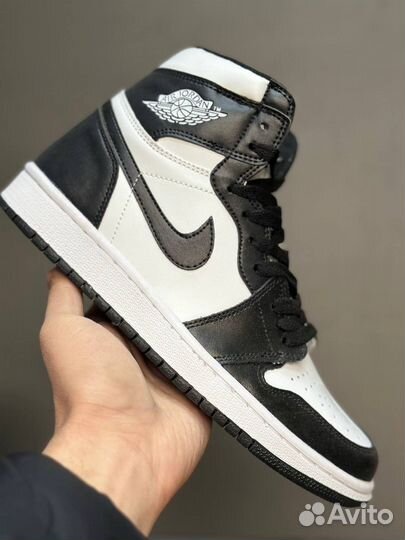 Nike air jordan 1 retro black white