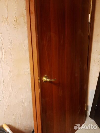 Дверь входная деревянная с коробкой