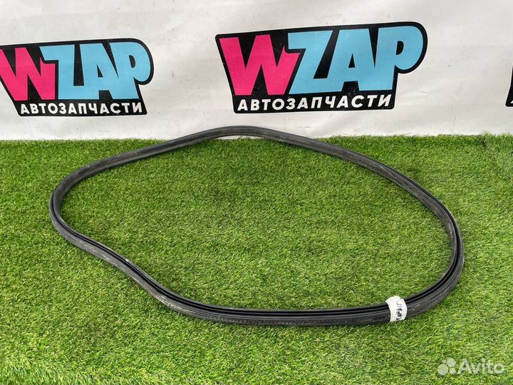 Уплотнитель капота Tesla Model Y 2021