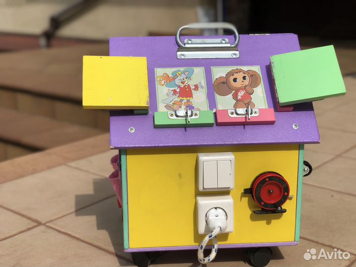 Бизидомик деревянный на колесах