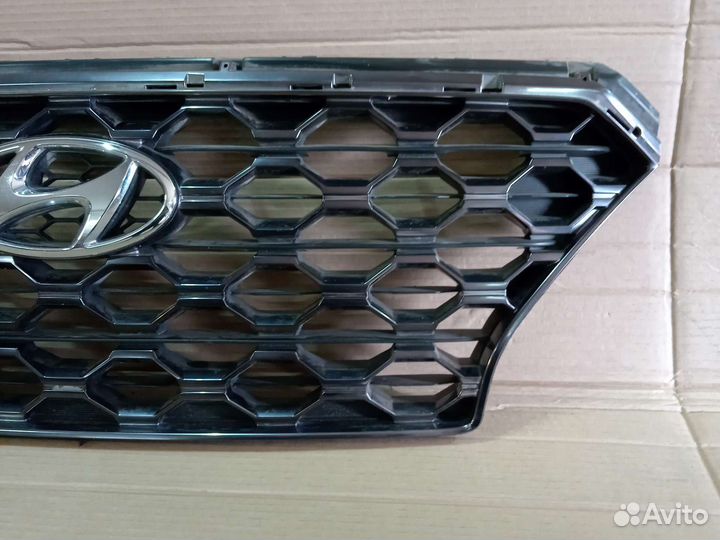 Решетка радиатора Hyundai Santa Fe 4