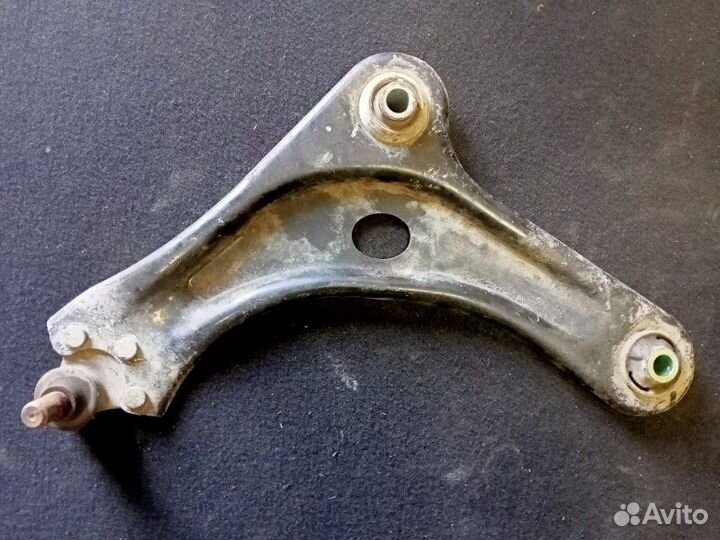 Рычаг подвески передний левый Peugeot 208 2013