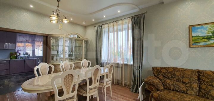 Дом 274 м² на участке 7,3 сот.