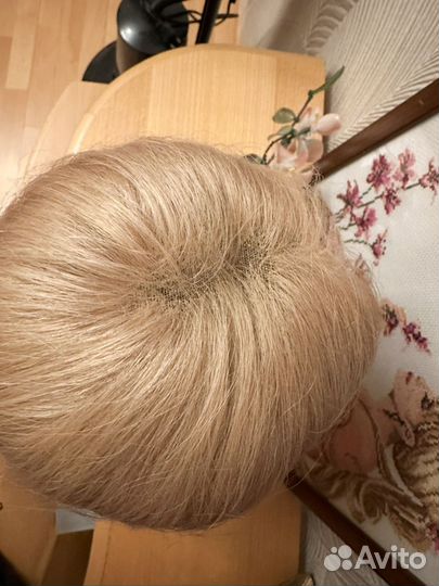 Парик из натуральных волос блонд